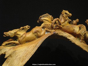 Tượng gỗ Hoàng Đàn - Bát Mã