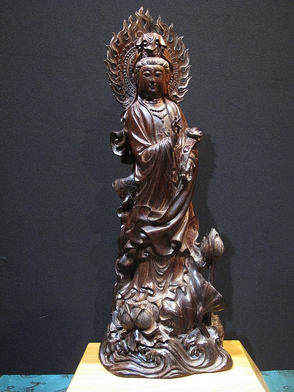 Phật Quan Âm Bồ Tát (gỗ Tử Đàn lá nhỏ Ấn Độ)
